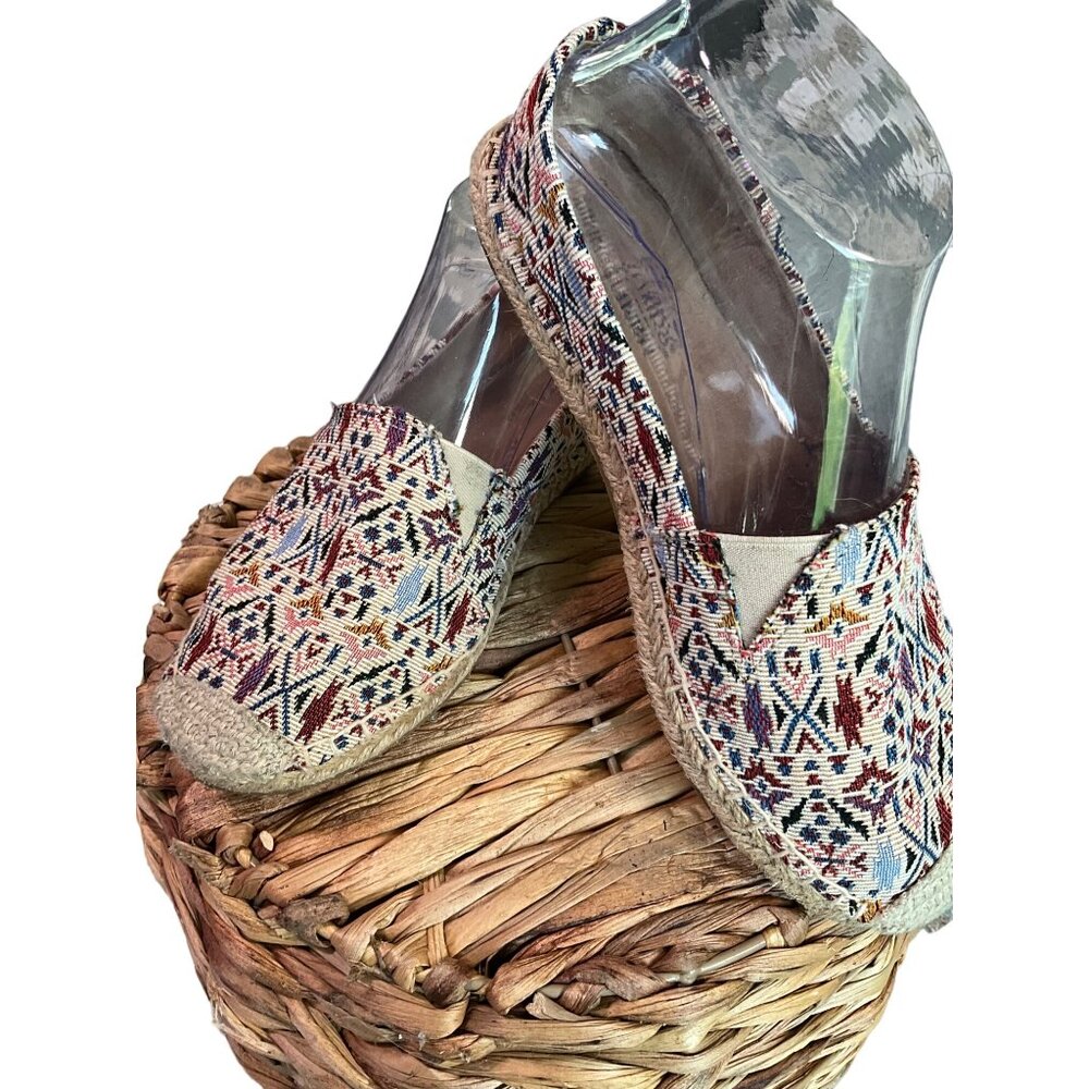 Minnetonka‎ Women's Size 7 Multicolor Abstract Design Loafers Espadrille's